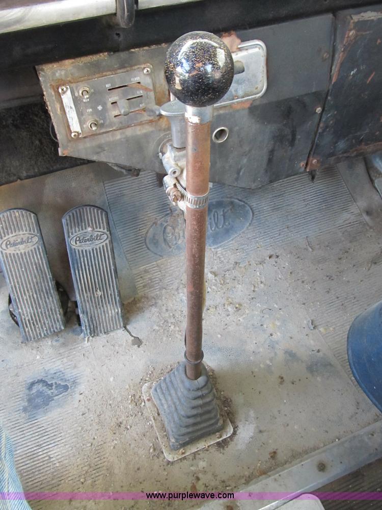 image for item B2860 1979 Peterbilt 359 semi truck