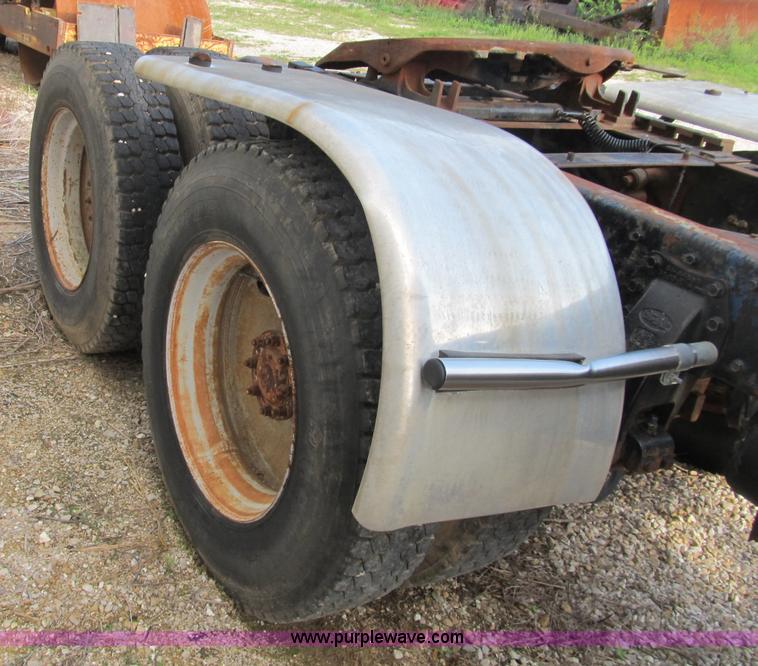 image for item B2860 1979 Peterbilt 359 semi truck