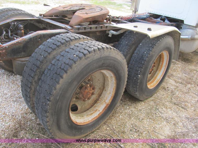 image for item B2860 1979 Peterbilt 359 semi truck