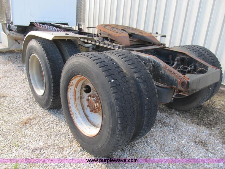 image for item B2860 1979 Peterbilt 359 semi truck