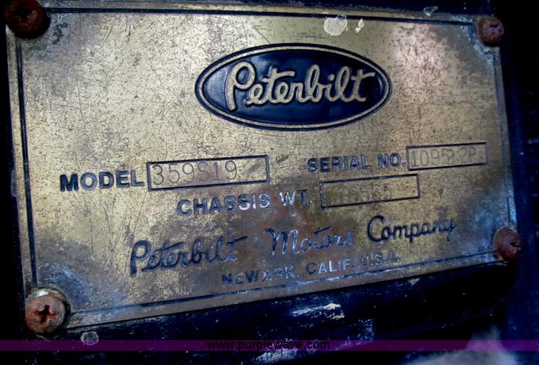 image for item B2860 1979 Peterbilt 359 semi truck