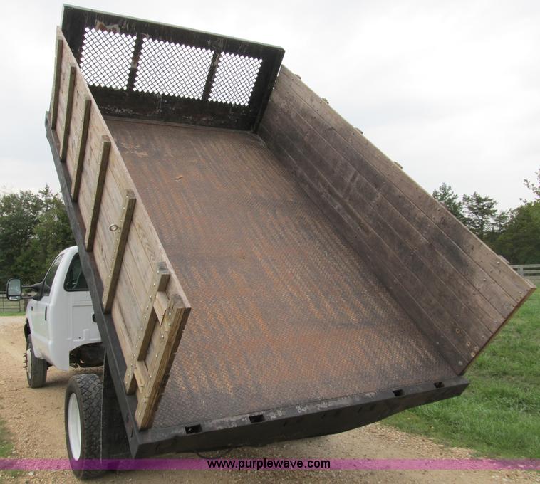 image for item B2878 2003 Ford F450 XL Super Duty dump truck