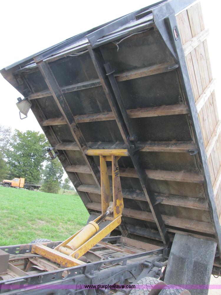 image for item B2878 2003 Ford F450 XL Super Duty dump truck