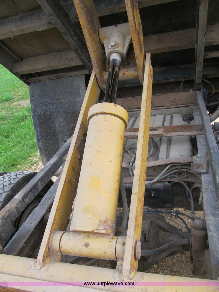 image for item B2878 2003 Ford F450 XL Super Duty dump truck