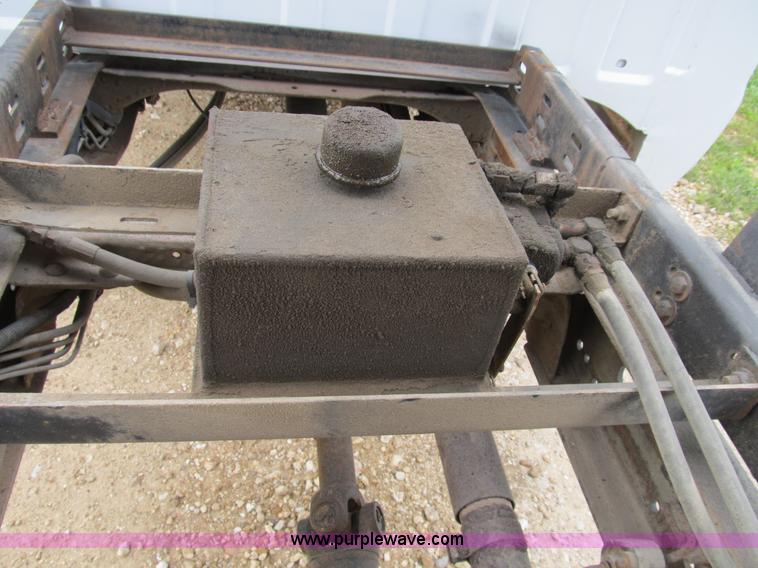 image for item B2878 2003 Ford F450 XL Super Duty dump truck