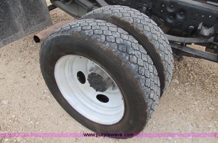 image for item B2878 2003 Ford F450 XL Super Duty dump truck