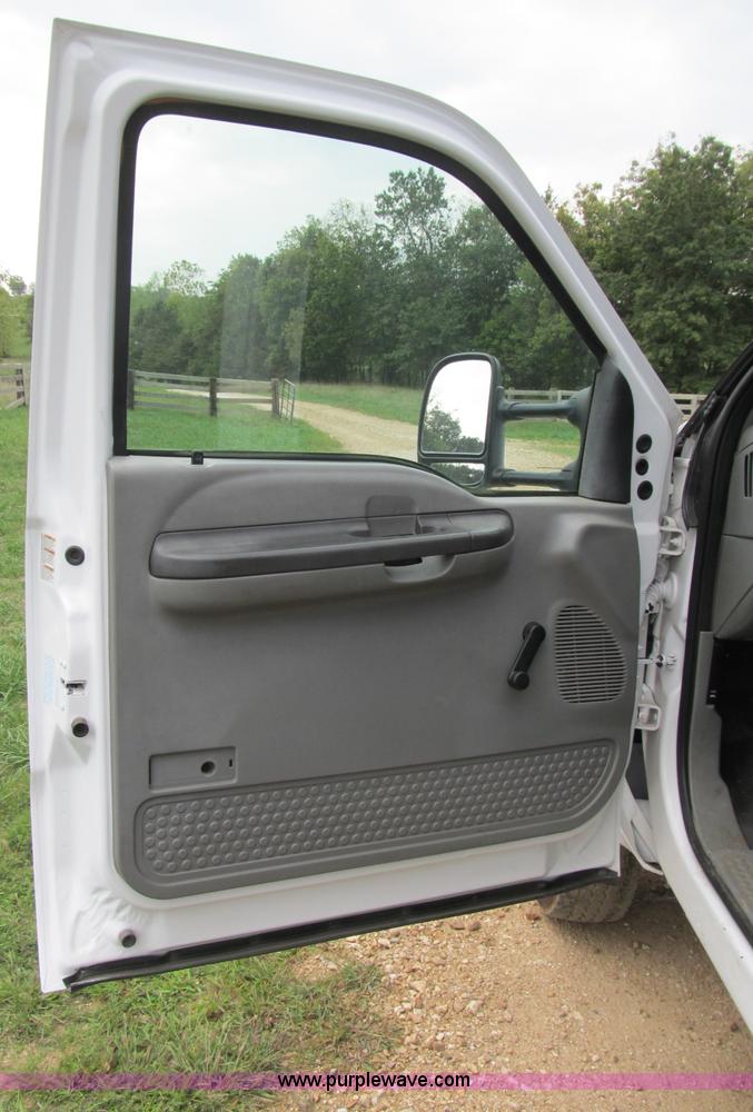 image for item B2878 2003 Ford F450 XL Super Duty dump truck