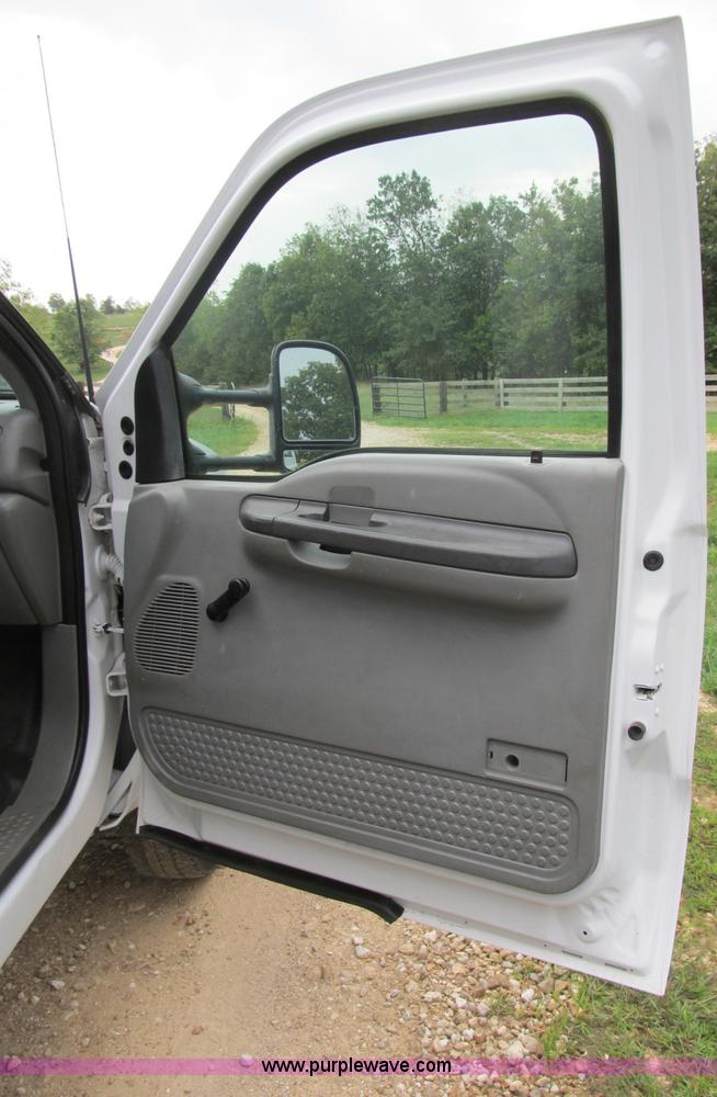 image for item B2878 2003 Ford F450 XL Super Duty dump truck