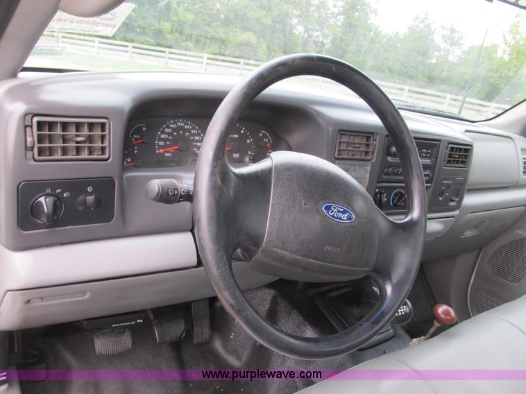 image for item B2878 2003 Ford F450 XL Super Duty dump truck