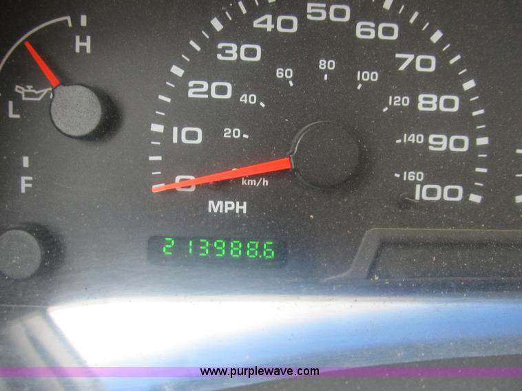 image for item B2878 2003 Ford F450 XL Super Duty dump truck