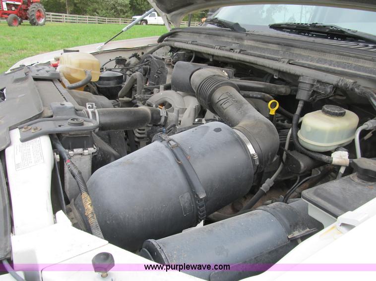 image for item B2878 2003 Ford F450 XL Super Duty dump truck