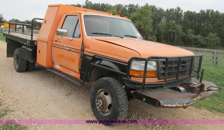 image for item B2881 1997 Ford F450 Super Duty flatbed pickup truck