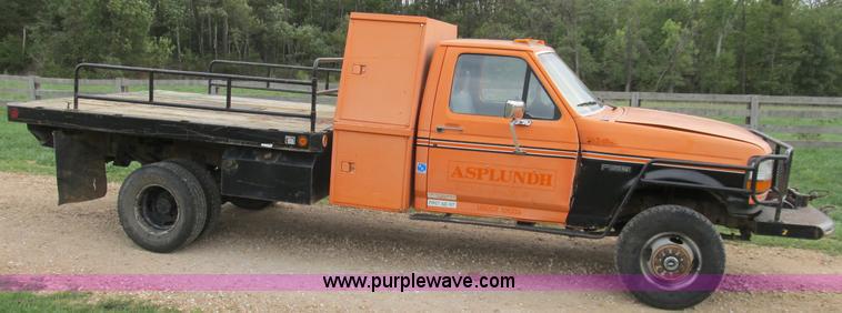 image for item B2881 1997 Ford F450 Super Duty flatbed pickup truck