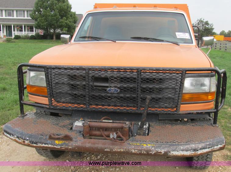 image for item B2881 1997 Ford F450 Super Duty flatbed pickup truck