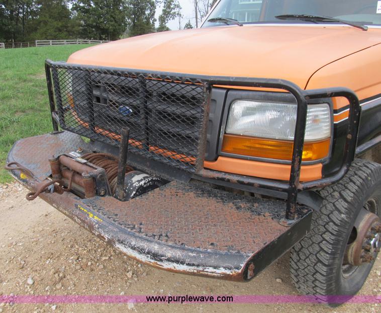 image for item B2881 1997 Ford F450 Super Duty flatbed pickup truck