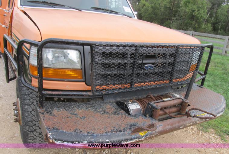 image for item B2881 1997 Ford F450 Super Duty flatbed pickup truck