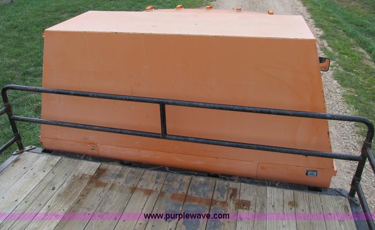 image for item B2881 1997 Ford F450 Super Duty flatbed pickup truck