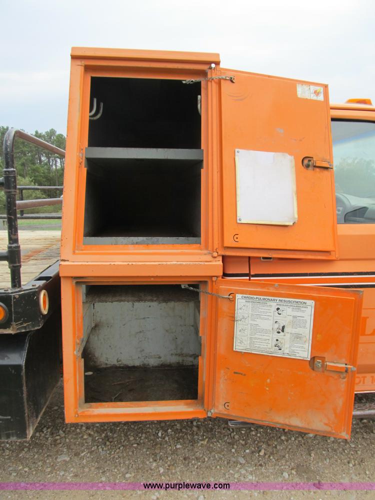 image for item B2881 1997 Ford F450 Super Duty flatbed pickup truck