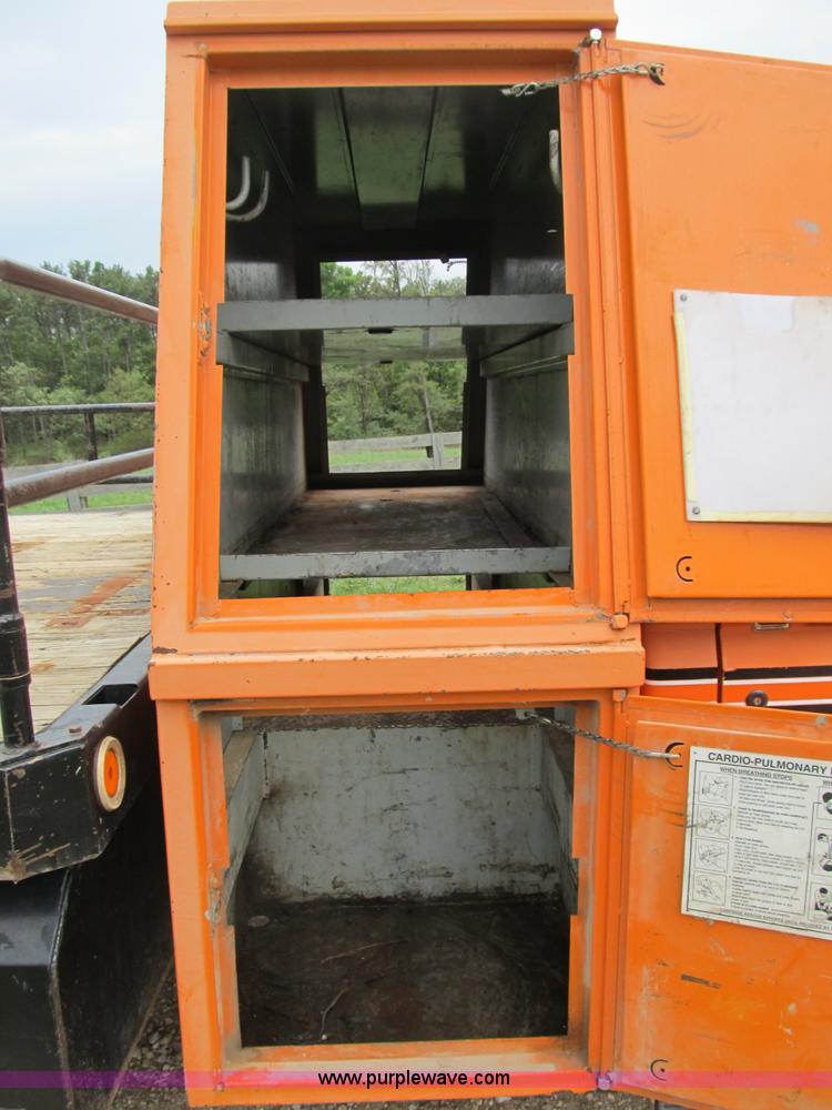 image for item B2881 1997 Ford F450 Super Duty flatbed pickup truck