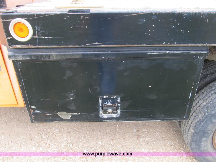 image for item B2881 1997 Ford F450 Super Duty flatbed pickup truck