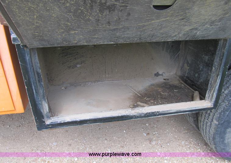 image for item B2881 1997 Ford F450 Super Duty flatbed pickup truck