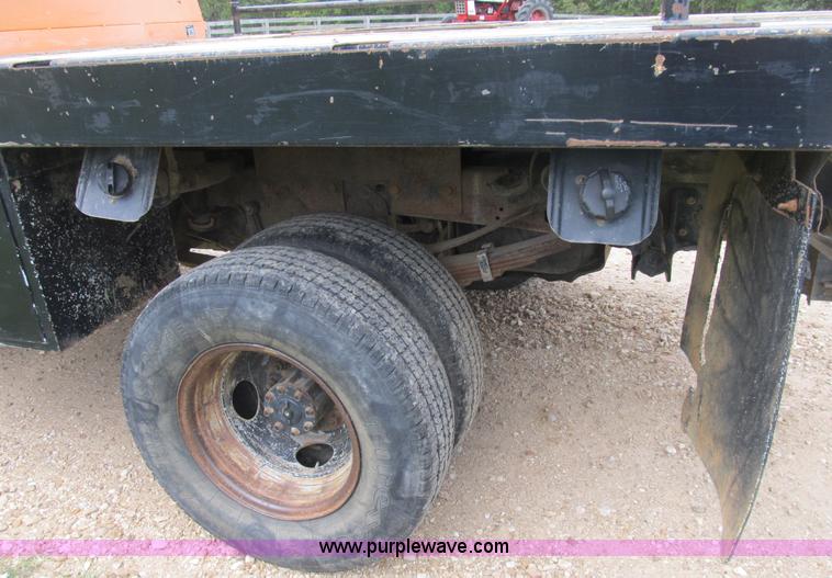 image for item B2881 1997 Ford F450 Super Duty flatbed pickup truck