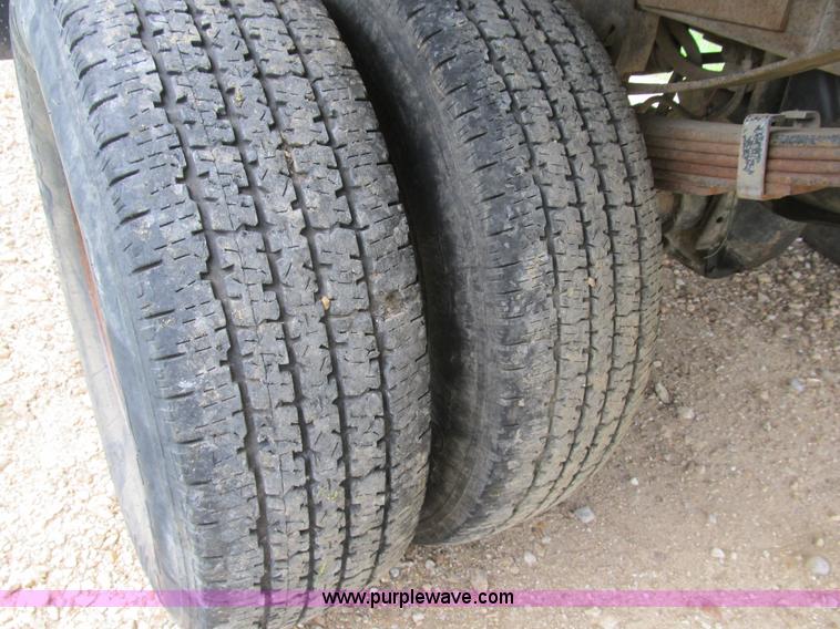 image for item B2881 1997 Ford F450 Super Duty flatbed pickup truck