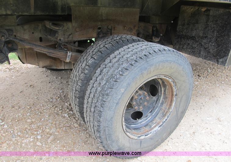 image for item B2881 1997 Ford F450 Super Duty flatbed pickup truck