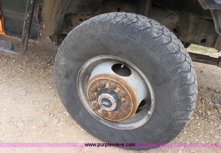 image for item B2881 1997 Ford F450 Super Duty flatbed pickup truck