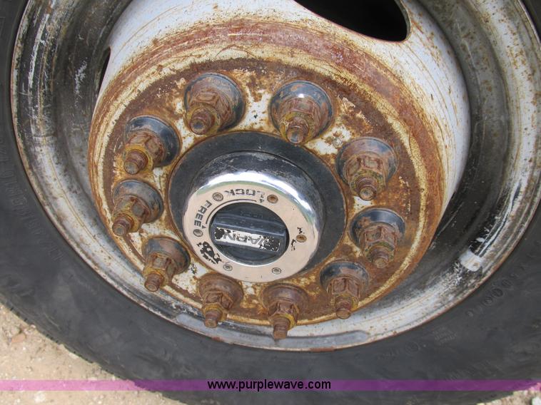 image for item B2881 1997 Ford F450 Super Duty flatbed pickup truck