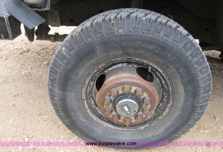 image for item B2881 1997 Ford F450 Super Duty flatbed pickup truck