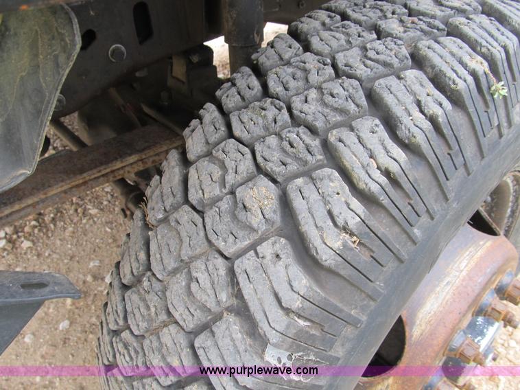 image for item B2881 1997 Ford F450 Super Duty flatbed pickup truck