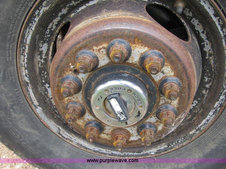 image for item B2881 1997 Ford F450 Super Duty flatbed pickup truck