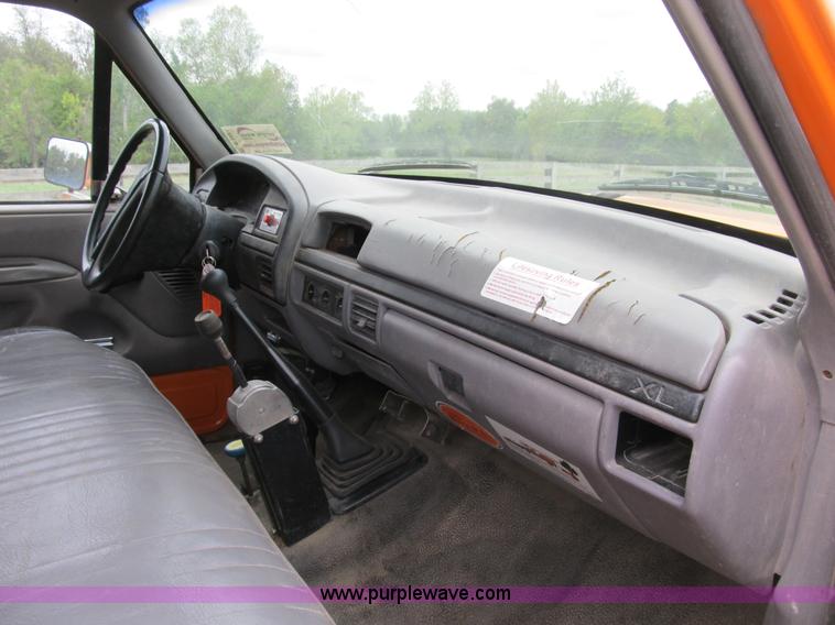 image for item B2881 1997 Ford F450 Super Duty flatbed pickup truck