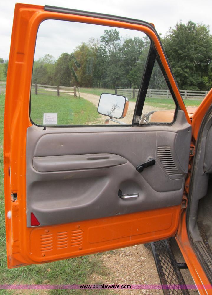 image for item B2881 1997 Ford F450 Super Duty flatbed pickup truck