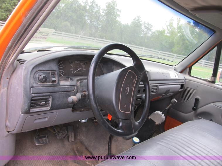 image for item B2881 1997 Ford F450 Super Duty flatbed pickup truck