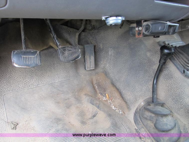 image for item B2881 1997 Ford F450 Super Duty flatbed pickup truck