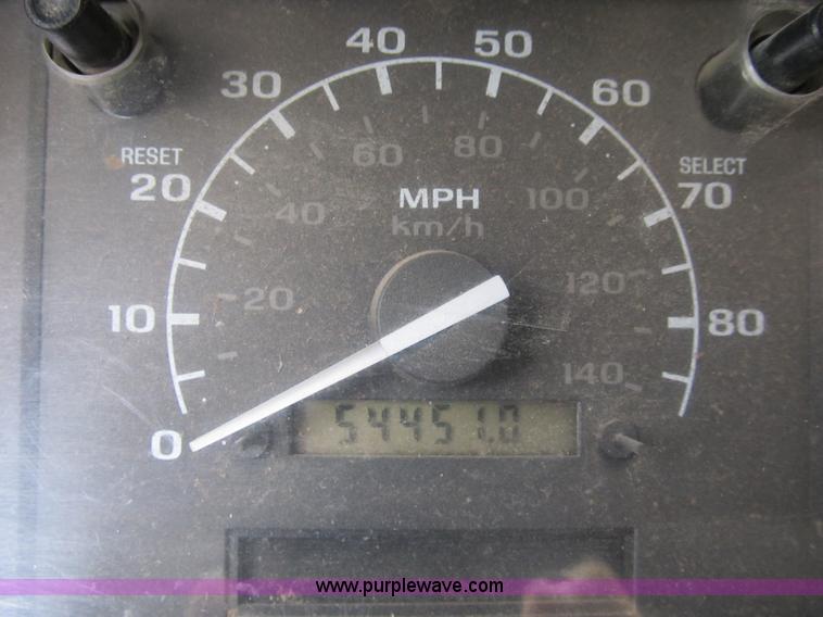 image for item B2881 1997 Ford F450 Super Duty flatbed pickup truck