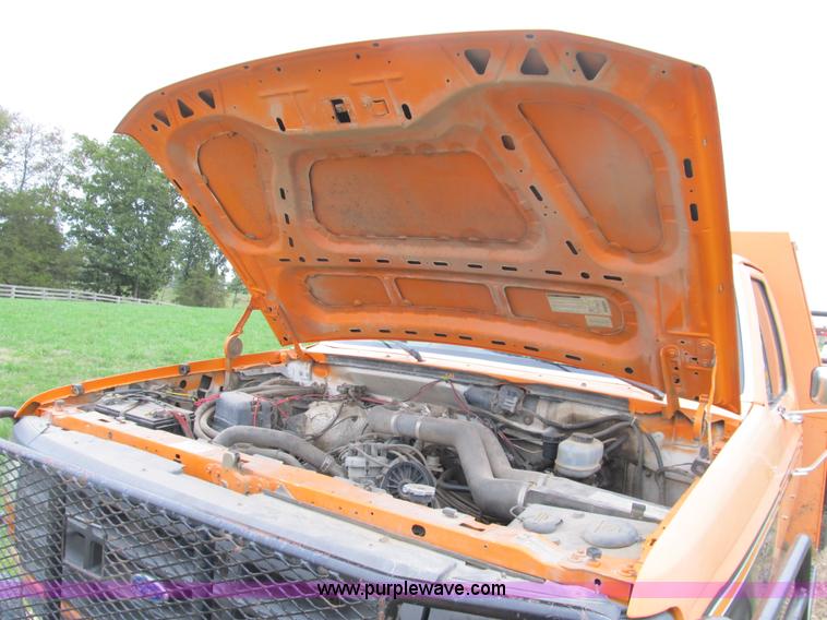 image for item B2881 1997 Ford F450 Super Duty flatbed pickup truck