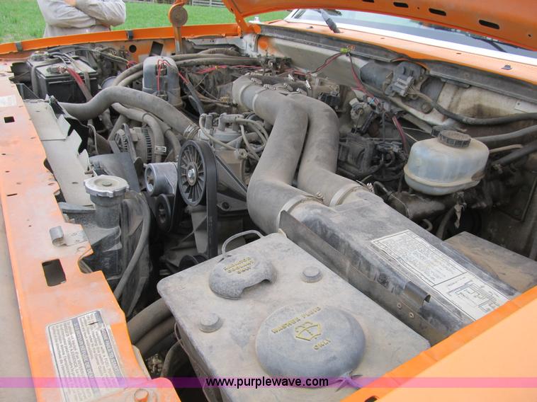 image for item B2881 1997 Ford F450 Super Duty flatbed pickup truck