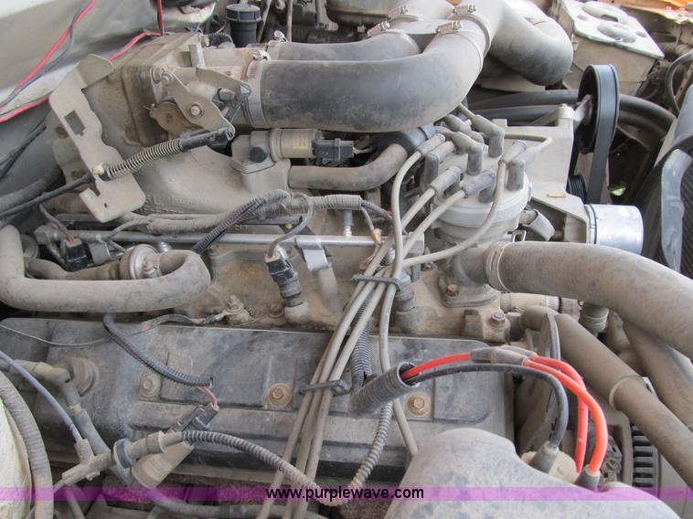 image for item B2881 1997 Ford F450 Super Duty flatbed pickup truck