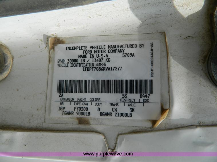 image for item B3894 1994 Ford F700 flatbed truck