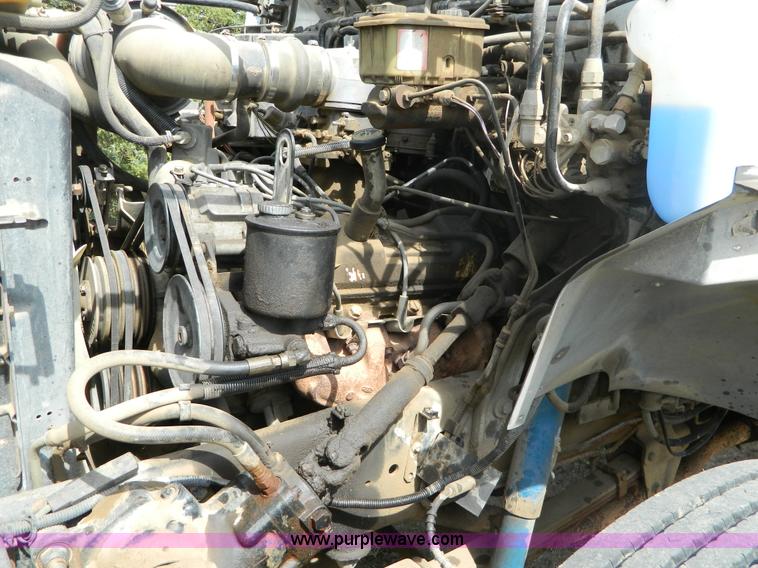 image for item B3894 1994 Ford F700 flatbed truck