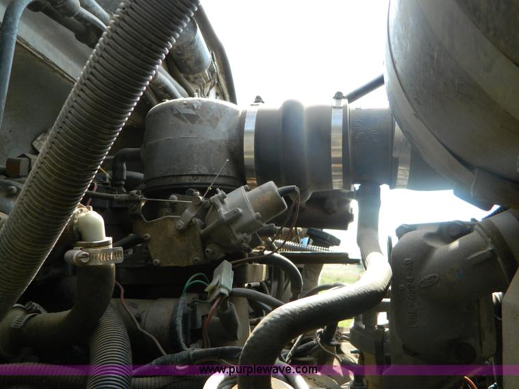 image for item B3894 1994 Ford F700 flatbed truck