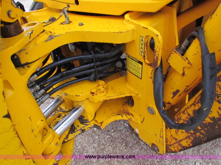 image for item B7428 JCB 214 Series III backhoe