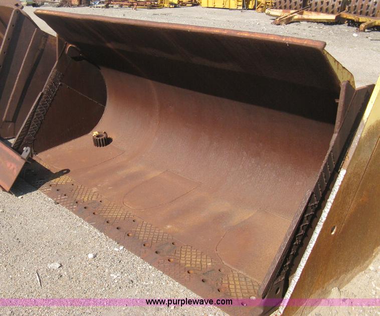 image for item B8007 Caterpillar loader bucket