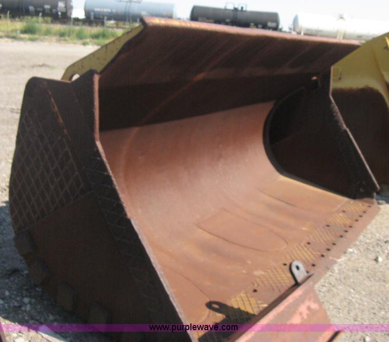 image for item B8007 Caterpillar loader bucket