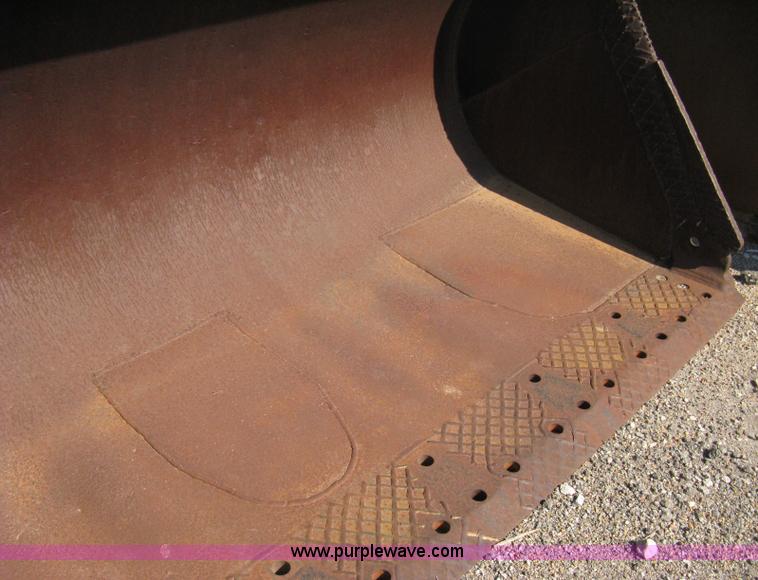 image for item B8007 Caterpillar loader bucket