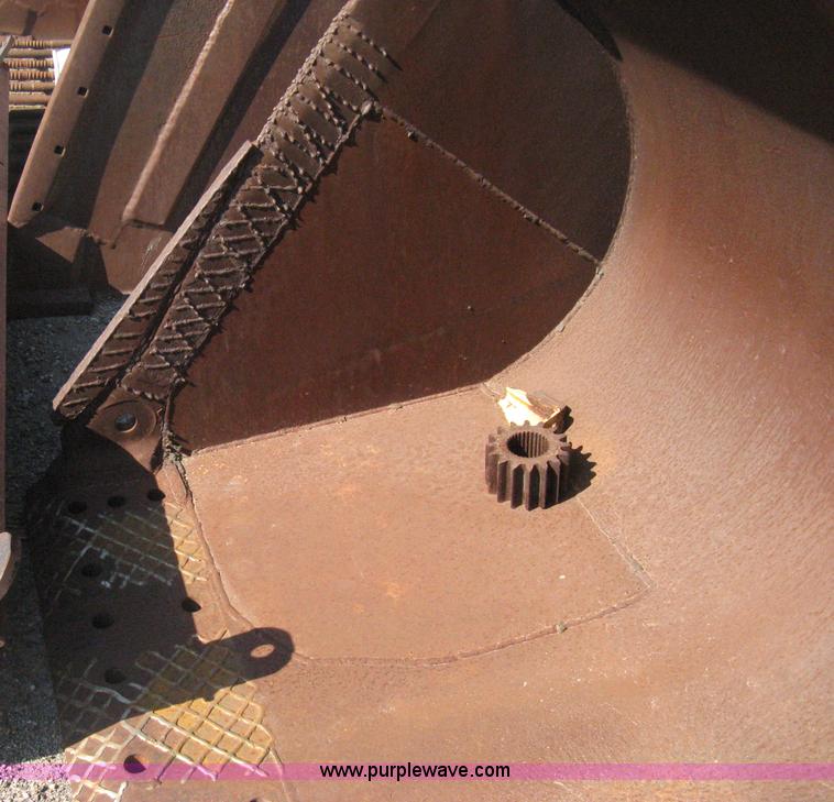 image for item B8007 Caterpillar loader bucket