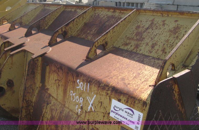 image for item B8007 Caterpillar loader bucket